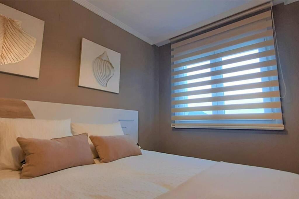 Apartamento Playa Foz Con Piscina Y Parking 010アパートメント エクステリア 写真